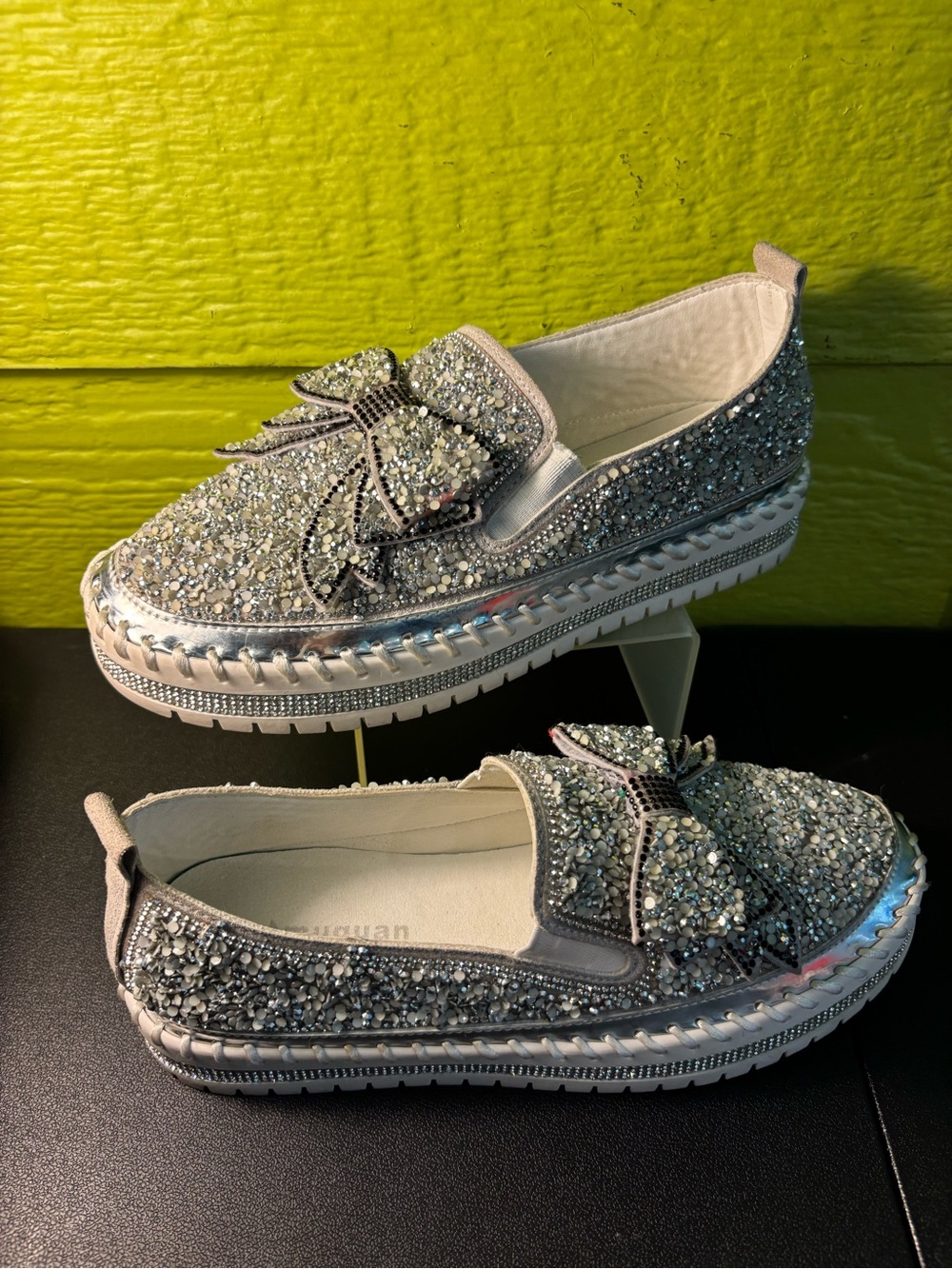 Glitter Silver Bow Sparkly Bridal Slip-On Comfortable Boogie Shoes Flats, Sz 8